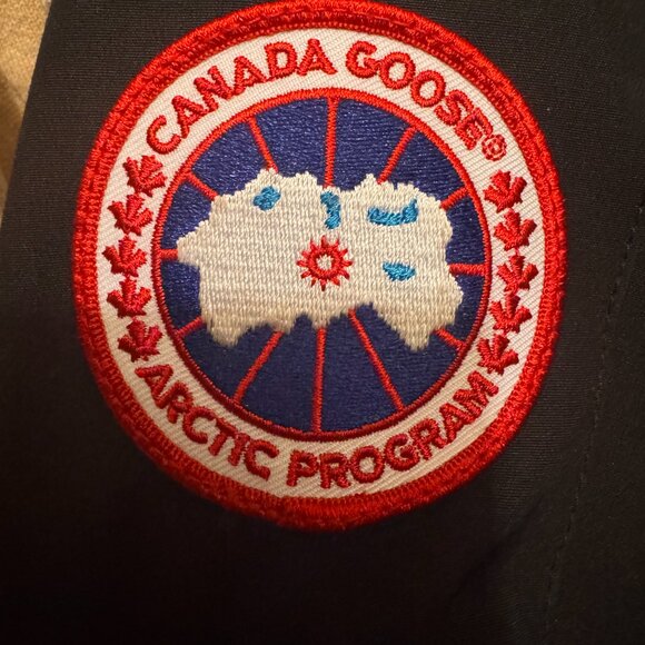 Canada Goose Hooded Jacket - Picture 6 of 6